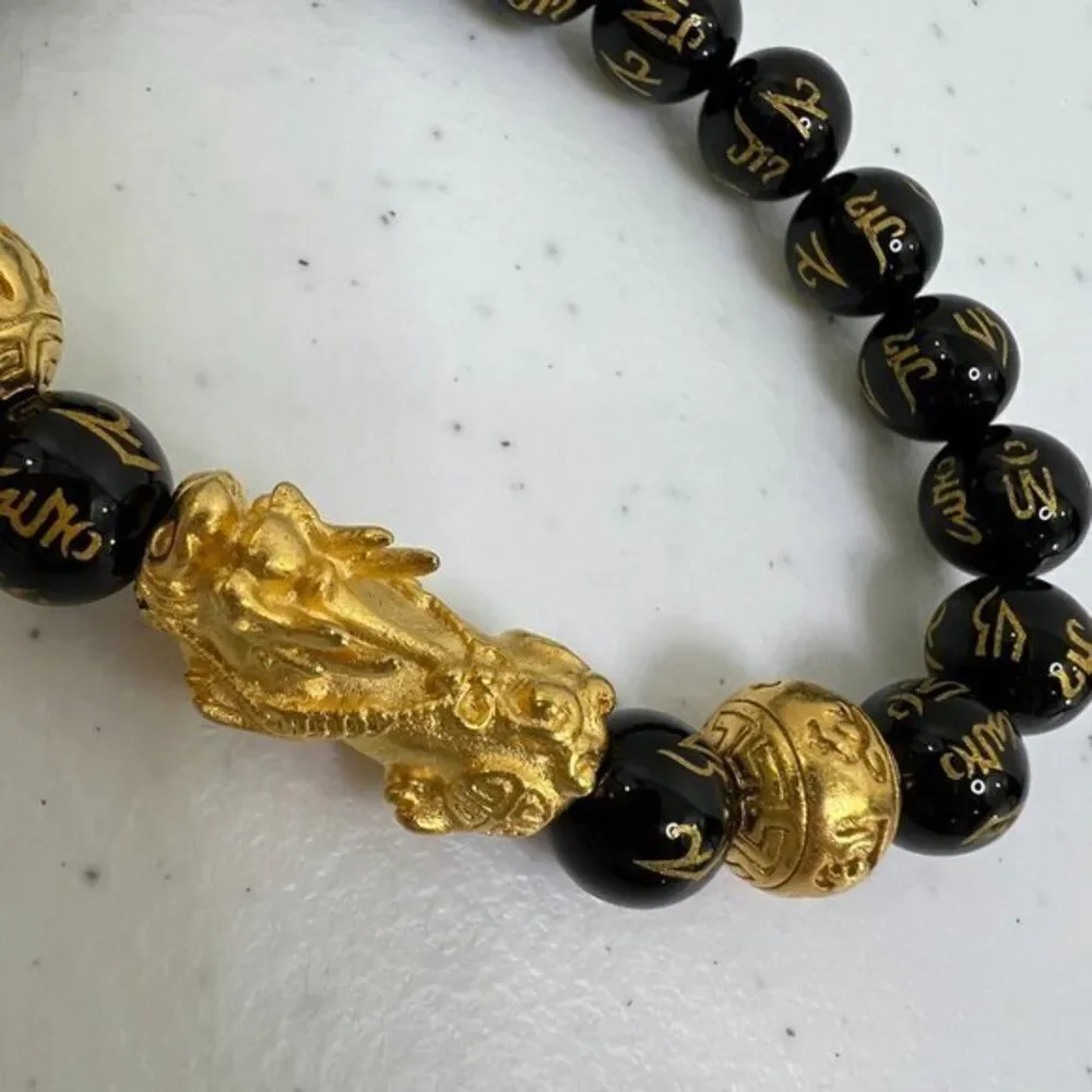 Pixiu Feng Shui Abundance Protection Bracelet Gold Letters Black Bead Stretch Us